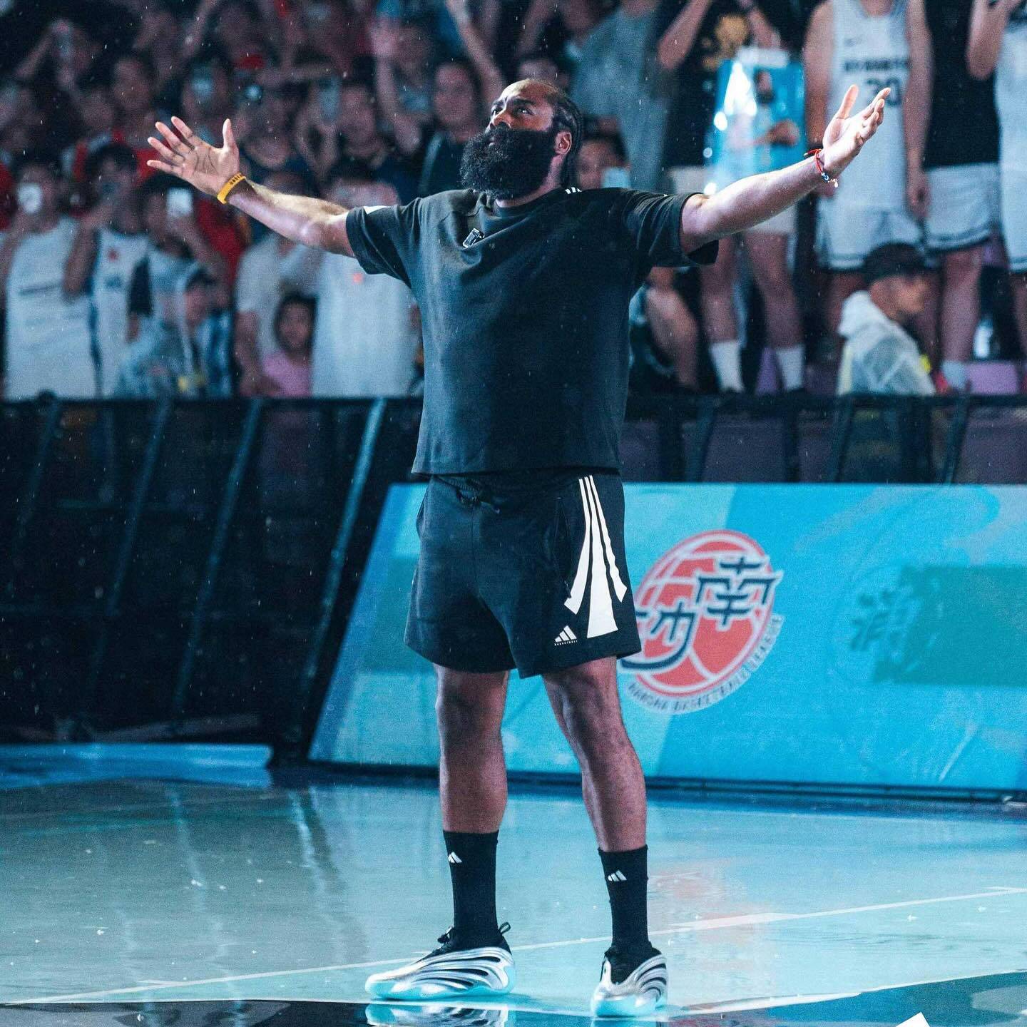 包含哈登重返赛场，刷新纪录首场状态出色，日本队观众沸腾！热度持续攀升的词条开云体育会员中心